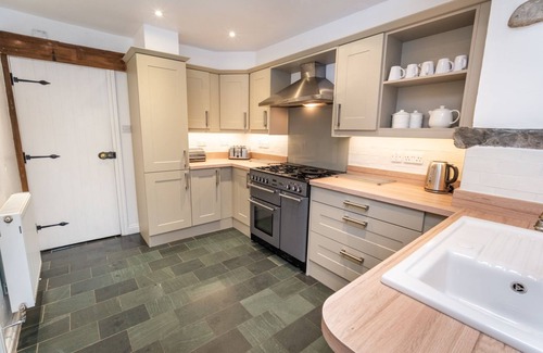 Portinscale Cabaña | Barf Cottage - a cottage that sleeps 5 guests in 3 bedrooms