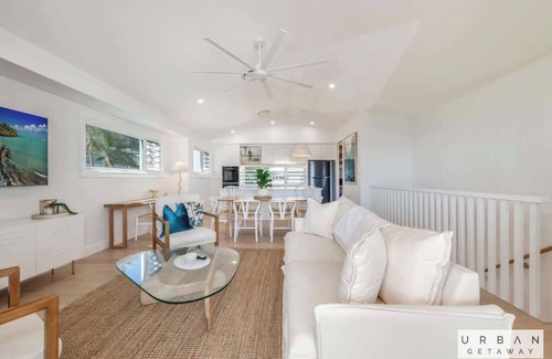 Bargara Casa | Bargara Coastal Luxe: Aircon, Out S Pet, Sleeps 8
