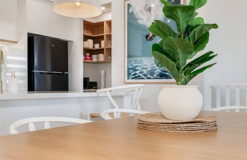 Bargara Casa | Bargara Coastal Luxe: Aircon, Out S Pet, Sleeps 8