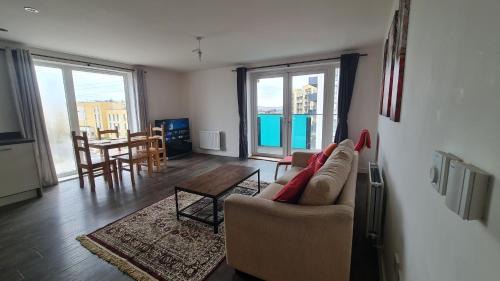 Thames Apartamento | Barking 2 Bed Apt with Parking & Good Travel Links