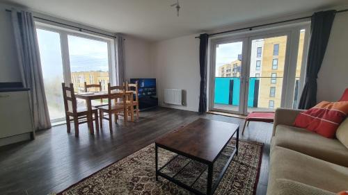 Thames Apartamento | Barking 2 Bed Apt with Parking & Good Travel Links