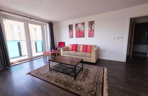 Thames Apartamento | Barking 2 Bed Apt with Parking & Good Travel Links