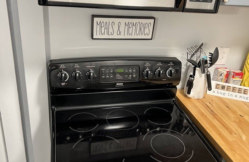 Sunset Park Apartamento | Barking Allowed! Pet friendly studio, located right next to dog spa!