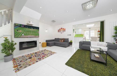 Longbridge Casa | Barking Haven Retreat - Airport - Parking - Train Station