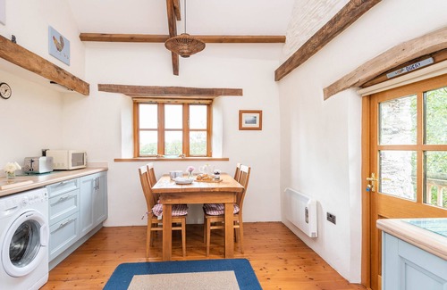 Saint Kew Cabaña | Barley Moo, St Kew with lovely countryside views.