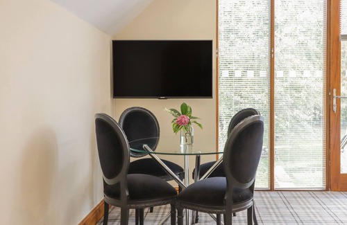 Nantgarw Apartamento | BARN APARTMENT 4, romantic, luxury holiday cottage in Cardiff