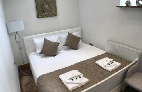 Cauldon Low Casa | Barn Conversion - Sleeps 2 - Pet friendly - Garden