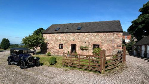 Cauldon Low Casa | Barn Conversion - Sleeps 4 - Pet friendly - Garden