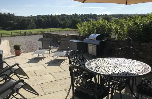 Winkhill Casa | Barn Conversion - Sleeps 4 - Pet friendly - Garden