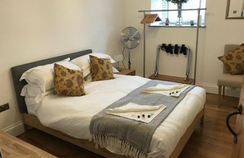 Winkhill Casa | Barn Conversion - Sleeps 4 - Pet friendly - Garden