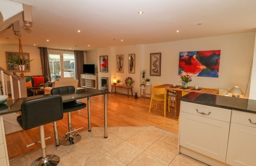 Newborough Casa | BARN END, 9 STAD CLYNNOG, pet friendly, with a garden in Newborough