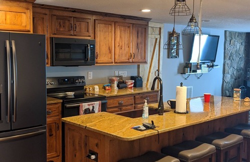 Franklin Casa | Barn Loft Apartment (Barn dominium) on 60 Acres with Waterfalls
