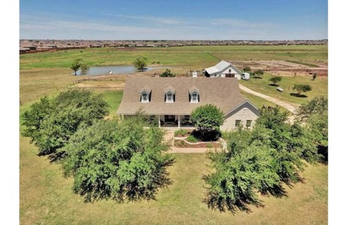 Pflugerville Casa | Barn Loft Living at a Texas Longhorn Mini Ranch