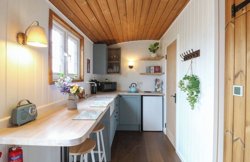 Cambridge Cabaña | BARN OWL, pet friendly, with hot tub in Bottisham