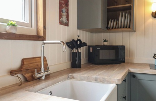 Cambridge Cabaña | BARN OWL, pet friendly, with hot tub in Bottisham