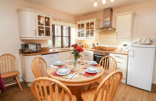Brushford Cabaña | BARN OWL, pet friendly, with a garden in Dulverton