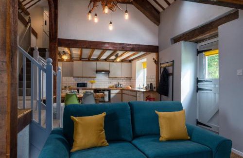 Bryn-crug Casa | Barn Retreat with Valley Views & Onsite Dog Field