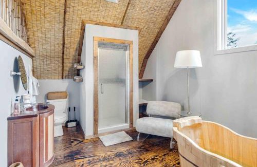 Sugar Grove Casa | Barn Vibes + Petting Zoo + Hot Tub!