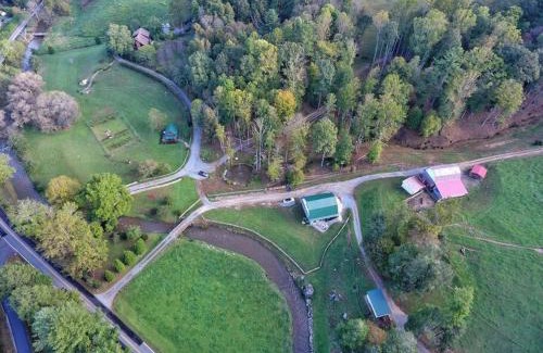 Sugar Grove Casa | Barn Vibes + Petting Zoo + Hot Tub!