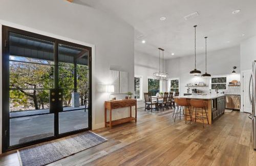 Wimberley Casa | Barndo on the Blanco