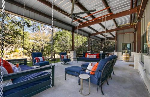 Wimberley Casa | Barndo on the Blanco