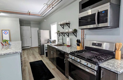 Andrews Cabina | Barndomenium 60 acre retreat *New Listing*