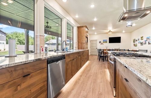 Caldwell Casa | Barndominium Getaway|Family Retreat|Teams|RV Options|Pickleball|Fire Pits