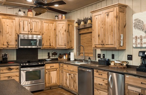Helen Casa | Barndominium near Helen - Pickleball and More!