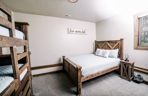 Dingle Otro | Barndominium with New indoor Gym located 8 miles from North shore of Bear Lake.