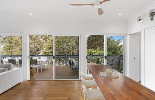 Terrigal Casa | Barnhill Beach House - by Coast Hosting