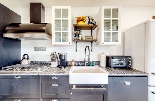Waterbury Center Apartamento | Barnhouse suite with shared hot tub & private W/D - near year-round recreation