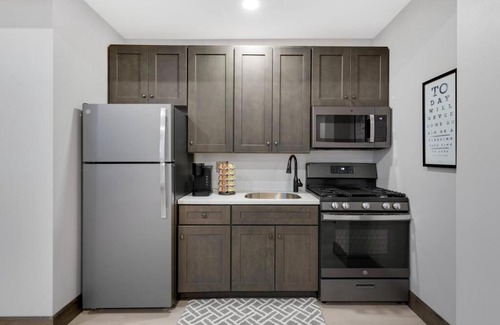 Berlin Apartamento | Barnwood Suite - Main Street Lodge in Berlin