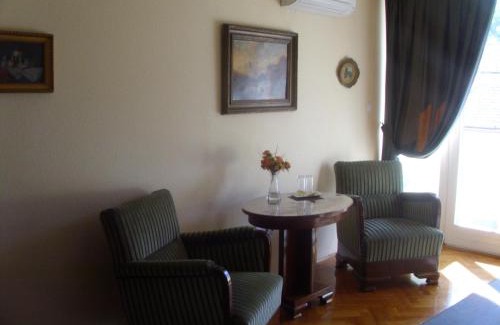 Kecskemet Casa | Barokk Antik Guest House