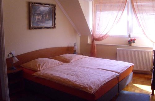 Kecskemet Casa | Barokk Antik Guest House