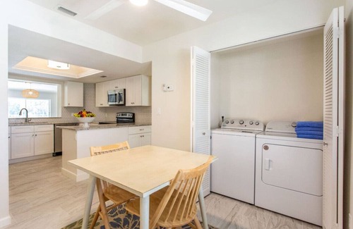 Vineyards Condominio | Barolo: Cozy 2-BR Condo with Lake & Golf Views. Enjoy the Tranquil Setting in North Naples with Community Pool, Spa, and Biking Paths. Close to Vineyards Country Club, Shopping, Dining and Beaches!