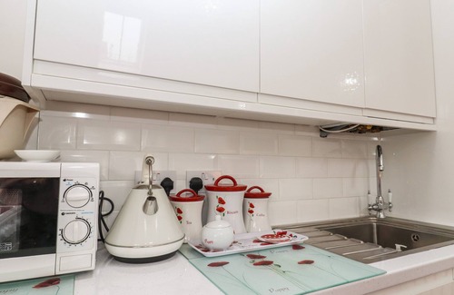 Herne Bay Cabaña | BARON’S MEWS, pet friendly, country holiday cottage in Herne Bay