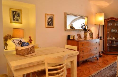 Donji Grad Apartamento | Baroque