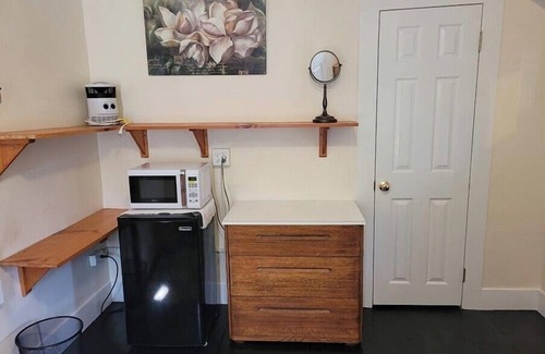 East Haven  Rutland County Apartamento | Barrett Hill Rooms 1 mile from all medical accommodations in Rutland City