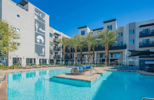 Desert View Village Apartamento | Barrett Jackson-Dine-Golf-Swim-King Bed-Parking S439