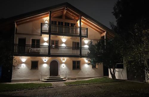 Oberammergau Apartamento | Barrierefreie 3-Zi.-Ferienwohnung mit Gartenzugang in ruhiger, zentrumsnaher Lage