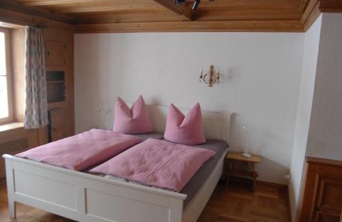 Oberammergau Apartamento | Barrierefreie 3-Zi.-Ferienwohnung mit Gartenzugang in ruhiger, zentrumsnaher Lage