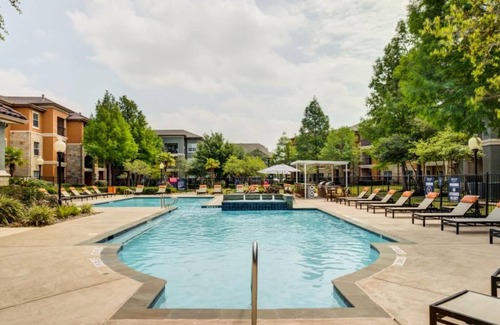 Richmond Apartamento | Barsalal l Fully-furnished 1BD w/24-hr fitness center, clubhouse access