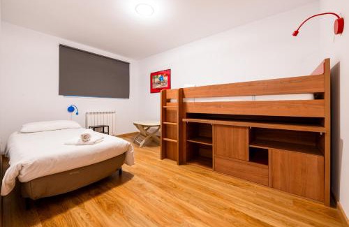 Arinsal Apartamento | Barthe Holidays I Acogedor apartamento en Arinsal 6PAX a pie de pistas I Balcón con vistas y parking I Tintin