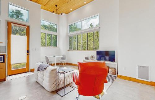 Barton Hills Casa | Barton Hills 1/1 Casita w/full kit/den