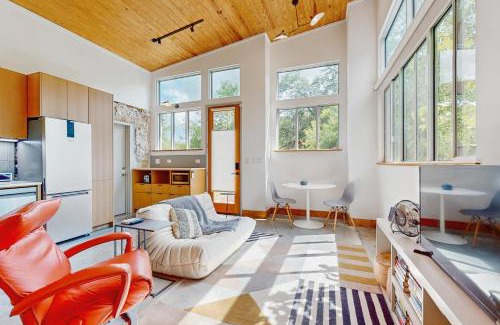 Barton Hills Casa | Barton Hills 1/1 Casita w/full kit/den