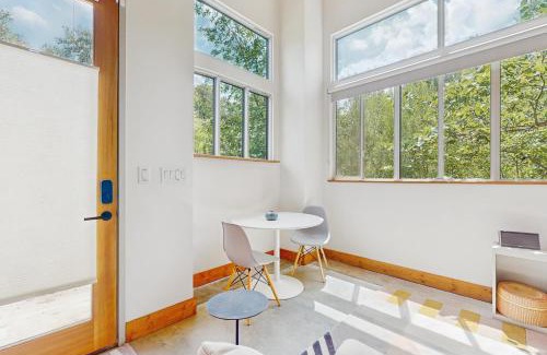 Barton Hills Casa | Barton Hills 1/1 Casita w/full kit/den