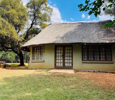 Magaliesberg Casa | Bartons folly rose guesthouse