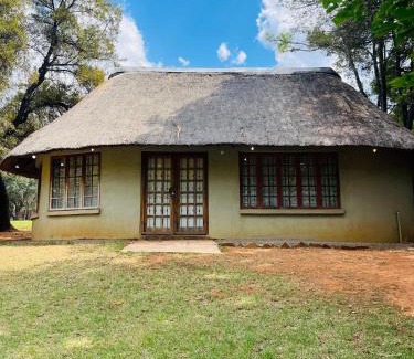 Magaliesberg Casa | Bartons folly rose guesthouse