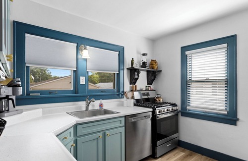 Bartonville Casa | Bartonville 3BR |Peloton + Work Space |5mi Airport