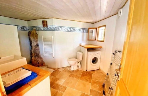 Chateauneuf-Villevieille Apartamento | Bas de villa au milieu des oliviers.